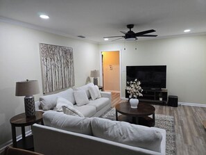 Living area - Welcome to University Place (Ruston)