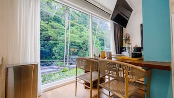 Superior Family Room | Dining