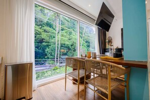 Superior Family Room | Dining - J Boutique El Nido Managed by H Hospital (El Nido)