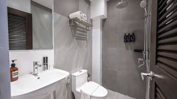 Standard Double Room | Bathroom