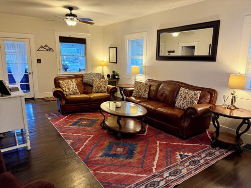 Wonderful 2-bedroom bungalow in charming La Grande perfect for relaxing