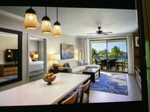 Living area - Beautiful full resort access -2-bedroom condo with AC in delightful Lahaina (Lahaina)