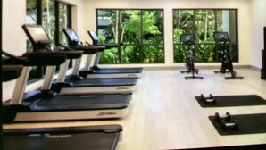 A gym with treadmills, stationary bikes, and exercise mats. - Beautiful full resort access -2-bedroom condo with AC in delightful Lahaina (Lahaina)