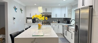 Phenomenal 5bed/4bath Home close to Beaches/Disney in Huntington Beach