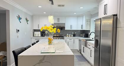 Phenomenal 5bed/4bath Home close to Beaches/Disney in Huntington Beach