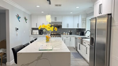 Phenomenal 5bed/4bath Home close to Beaches/Disney in Huntington Beach