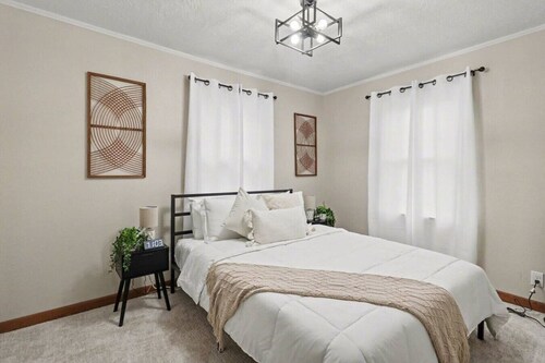 Stylish Home by the Zoo | Near Sanford & Uni`s