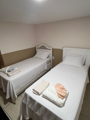 Iron/ironing board, internet, bed sheets - PLACE NEAR PINTO MARTINS AIRPORT, CASTELÃO AND UECE (Fortaleza)