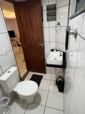 Shower, towels, soap, toilet paper - Vrbo Property (Fortaleza)