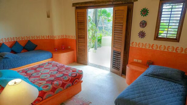 4 habitaciones, tabla de planchar con plancha, wifi y ropa de cama 