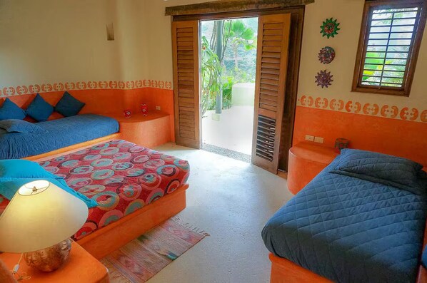 4 habitaciones, tabla de planchar con plancha, wifi y ropa de cama 