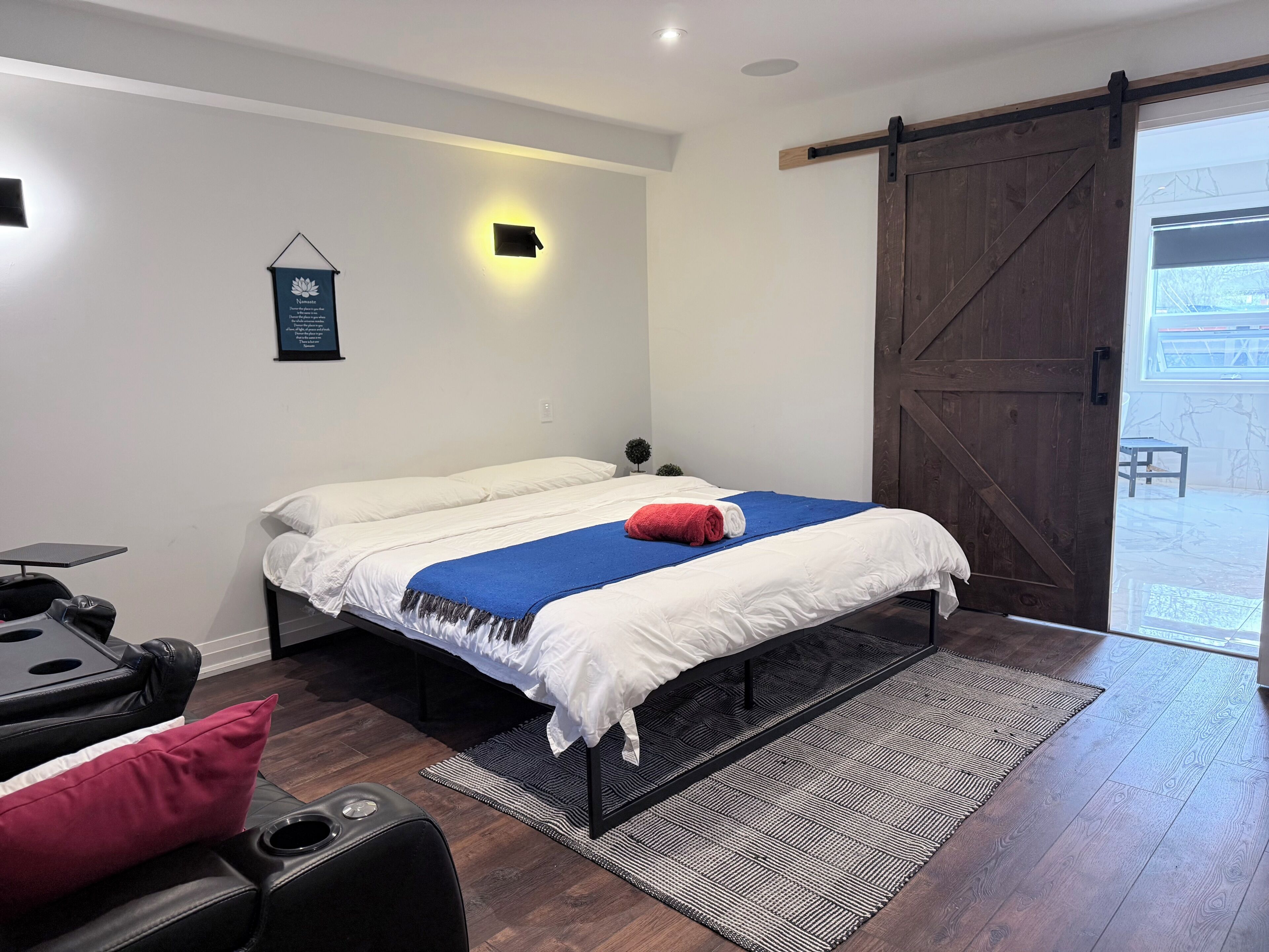 Superior Room, 1 King Bed, Private Bathroom | Free WiFi