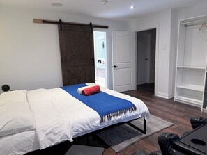 Superior Room, 1 King Bed, Private Bathroom | Free WiFi