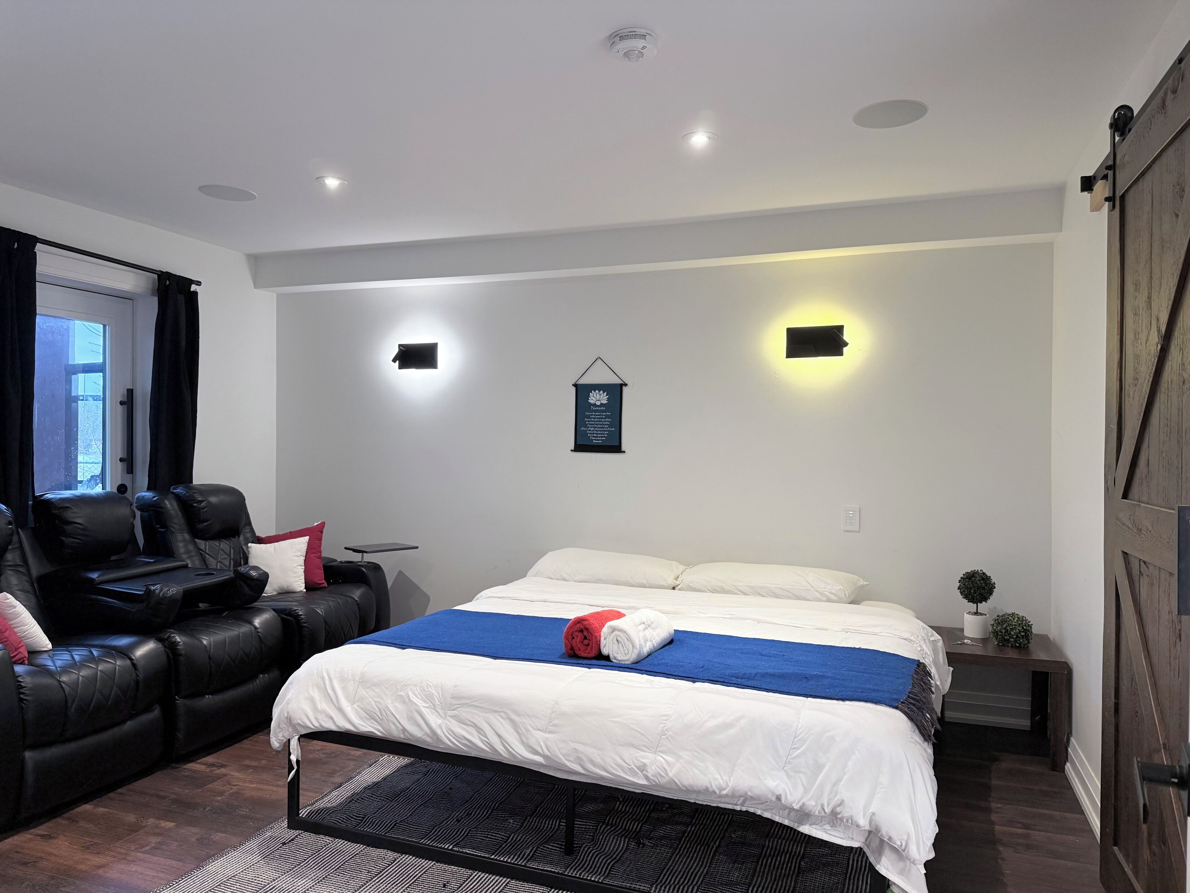 Superior Room, 1 King Bed, Private Bathroom | Free WiFi