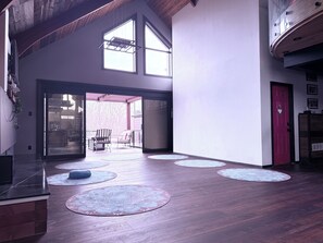 Yoga - Superior Master Suite (Niagara Falls)