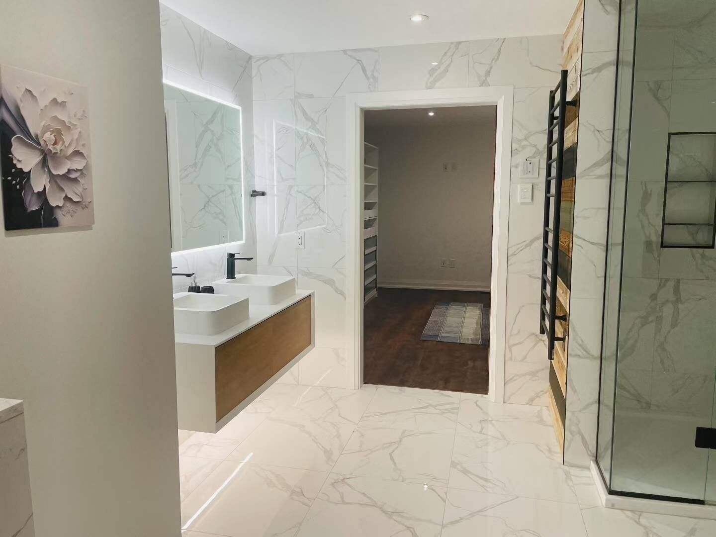 Superior Room, 1 King Bed, Private Bathroom | Bathroom