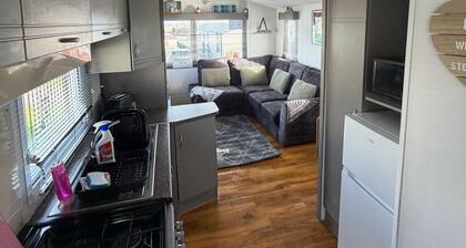 Beautiful 3 Bed, Sleeps 6, Wifi, Pet Friendly
