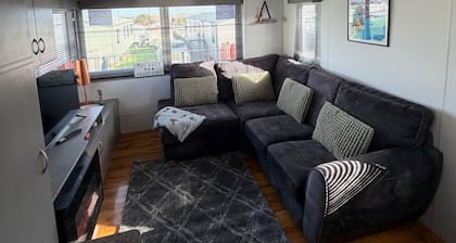 Beautiful 3 Bed, Sleeps 6, Wifi, Pet Friendly