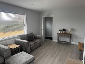 Living area - 3 Bed Cottage - Sleeps 5 - Pets - HotTub - Garden (King's Lynn)