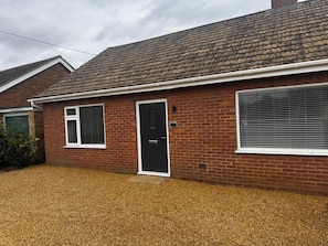 Exterior - 3 Bed Cottage - Sleeps 5 - Pets - HotTub - Garden (King's Lynn)