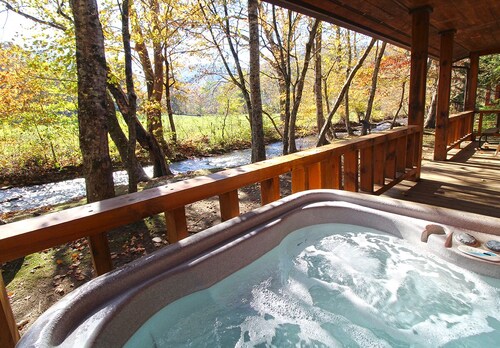 Bear Creek Cabin on the Creek