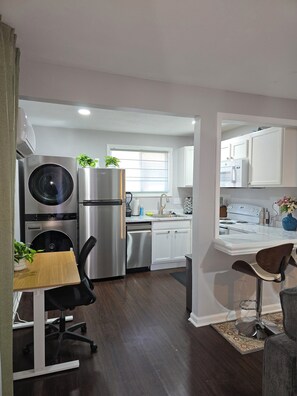 Private kitchen - Adorable 2-bedroom Spacious Two King Bed (Riverside)