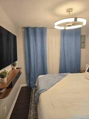 2 habitaciones, escritorio, tabla de planchar con plancha y wifi
