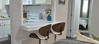 Adorable 2-bedroom Spacious Two King Bed