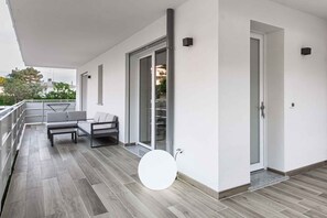 Terrace/patio - Holiday apartment with air conditioning, communal garden and pool (Bibione)