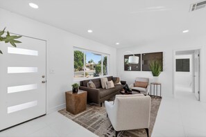 Interior - Modern, Stylish, and Relaxing Palm Springs Resort!! (Palm Springs)