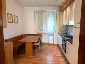 Fridge, stovetop - Holiday apartment mit Balkon (Bibione)