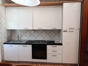Fridge, stovetop - Holiday apartment mit Balkon (Bibione)