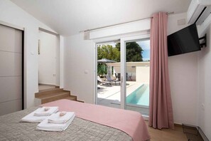 WiFi - Holiday home with swimming pool and summer kitchen (Pula)