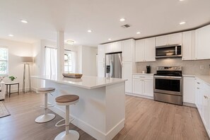 Fridge, microwave, oven, stovetop - Bluebell – Elegant Coastal Getaway with Pool | Coquina Sands | 3BR/2BA (Naples)