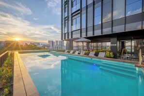 Indoor pool, outdoor pool - Modern Pool Gym Punto Sao Paulo-Andares (Guadalajara)