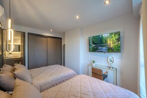 In-room safe, desk, blackout curtains, iron/ironing board - Modern Pool Gym Punto Sao Paulo-Andares (Guadalajara)