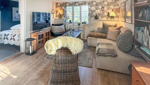 A living room with a television, sofa, and bookshelf. - Lovely home in Nørreballe with WiFi (Nørreballe)