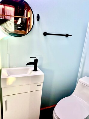 Bathroom - Cozy 1-Bedroom Cabin in Adorable Graham (Graham)