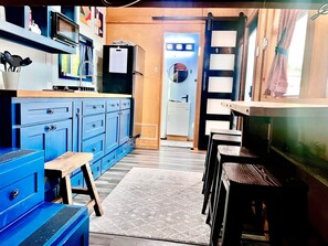 Private kitchen - Cozy 1-Bedroom Cabin in Adorable Graham (Graham)