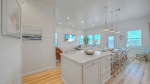 Sleeps 20 2 Homes, Beach Boardwalk Access, Private Pools, Stunning Views