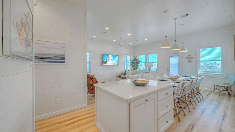 Sleeps 20 2 Homes, Beach Boardwalk Access, Private Pools, Stunning Views