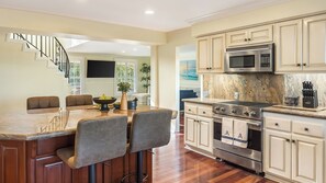 Rumah (4 Bedrooms) | Interior
