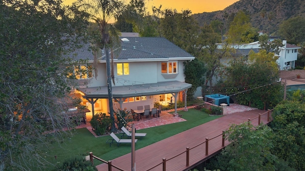 House (4 Bedrooms) | Front of property