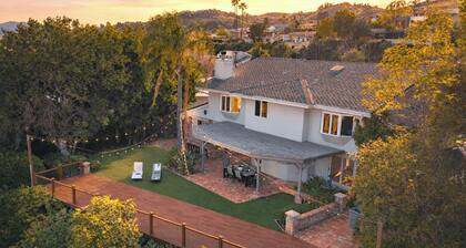 Twilight Terrace by Avantstay West Hills Retreat Hot Tub, BBQ + EV Charger, Near Malibu