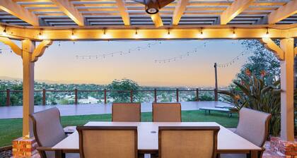Twilight Terrace by Avantstay West Hills Retreat Hot Tub, BBQ + EV Charger, Near Malibu