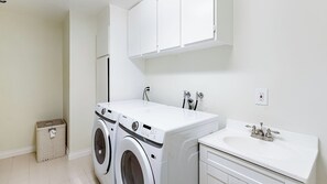 Rumah (4 Bedrooms) | Interior