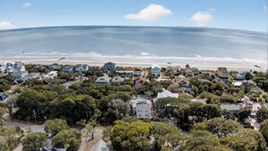 Unclassified image, 2 of 42, button - Family Tides by Avantstay 1 Block to the Beach + Game Room + Large Deck Near Center Street (Folly Beach)