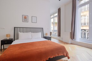 1 bedroom, iron/ironing board, WiFi, bed sheets - Blueground | Porte Dauphine, view, nr Arc de Triomphe (Paris)