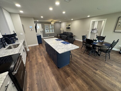 Newly Remodeled Haus of Blues Arlington King Beds