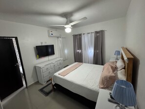 2 bedrooms, iron/ironing board, WiFi, bed sheets - First floor  2-bedroom apartment with AC in vibrant Moca (Moca)